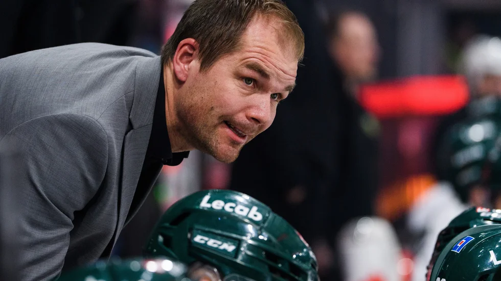 Tomas Mitell har själv gått ut med sågningar i media, men vill nu att det ska vara mer fokus på hockeyn.