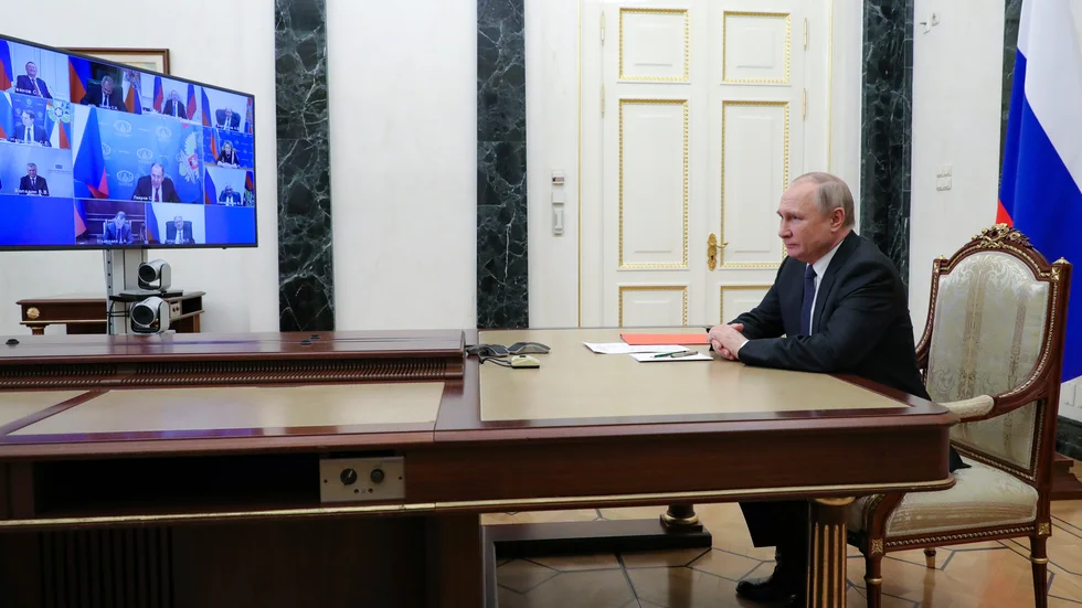 Vladimir Putin och Ryssland är på väg att förlora kriget i Ukraina, enligt allt fler internationella bedömare. 
