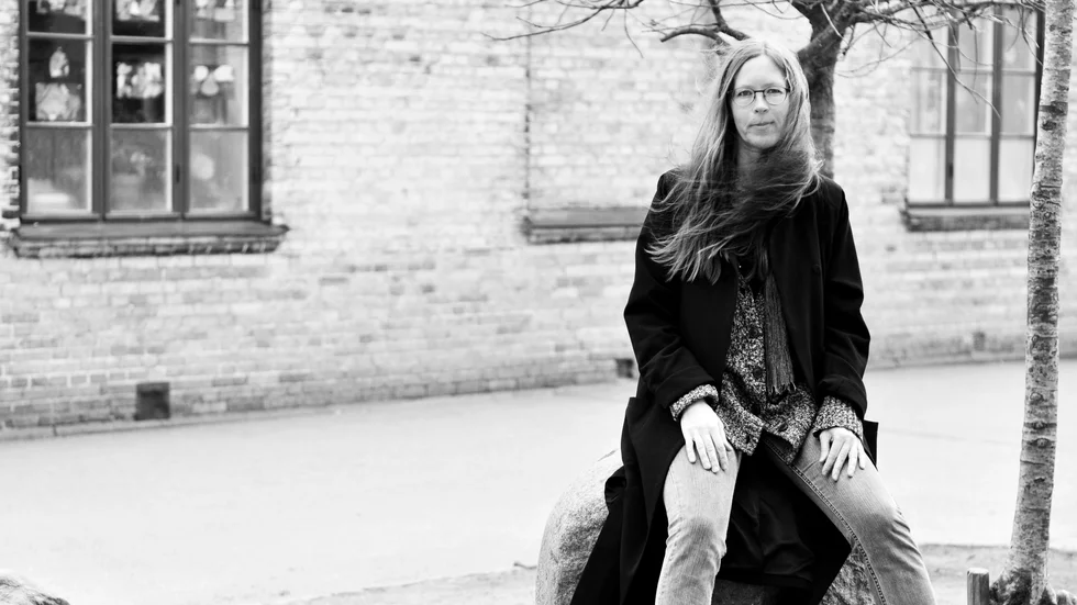 Anna Larsdotter har skrivit en starkt berörande bok om de kvinnor som också deltog i andra världskriget, extra aktuell och läsvärd med tanke på kriget i Ukraina.
