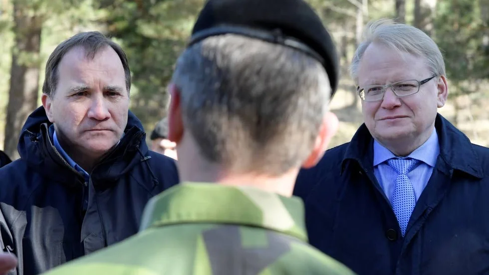 I USA:s ledband. Statsminister Stefan Löfven och försvarsminister Peter Hultqvist besöker Försvarsmaktens verksamhet på Tofta skjutfält.