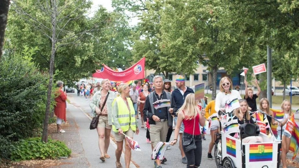 Både stora och små gick i paraden för att hylla och lyfta fram alla människors lika värde.