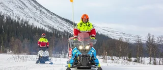 Tolv nödställda på fjäll räddade efter ett dygn