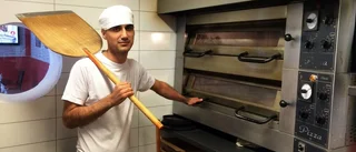 Utvisningshotad pizzabagare hjälte efter brand