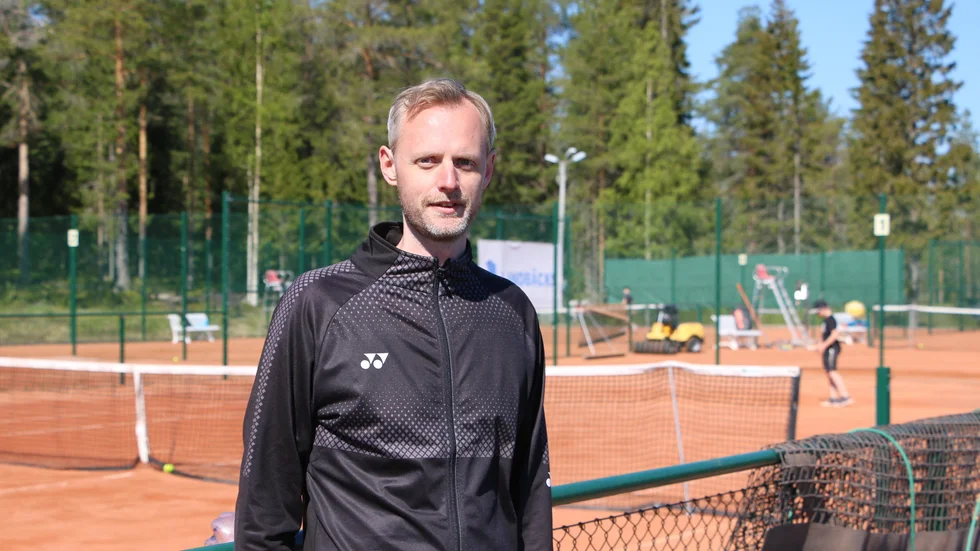 Klassiska tävlingen Rivieratennis startar torsdag morgon med Piteå RK:s klubbchef Magnus Öhrvall som tävlingsledare.