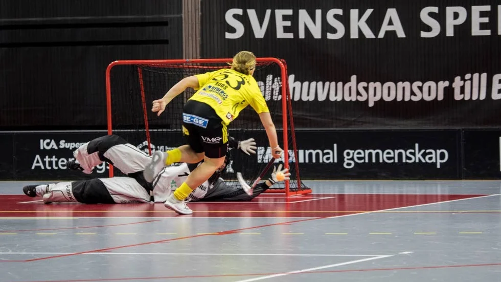 Elin Roos gjorde två av målen mot Täby, men det räckte inte till seger den här gången.