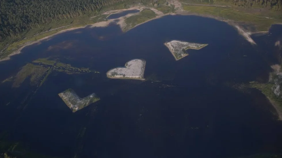 Projektet med sjö- och vattenmarken nordväst om Torsburgen påbörjades 2007 och väntas vara klart nästa sommar.