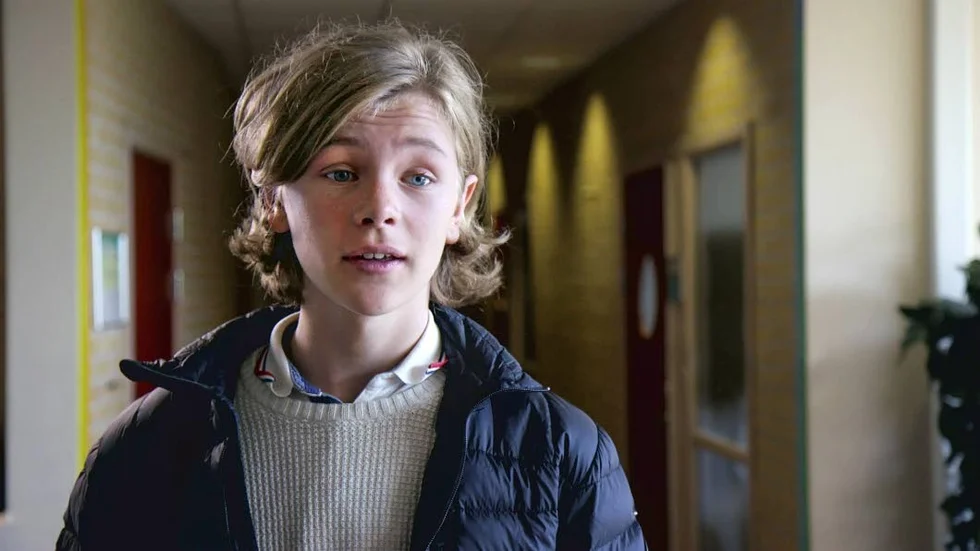 Henrik Helling spelar Oscar i den nya tv-serien "Klassen" som sänds på Barnkanalen och i SVT-play.