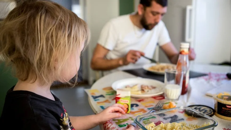 BOSTADSBIDRAG. Hälften av alla som får bostadsbidrag är ensamstående föräldrar med barn som bor hemma.