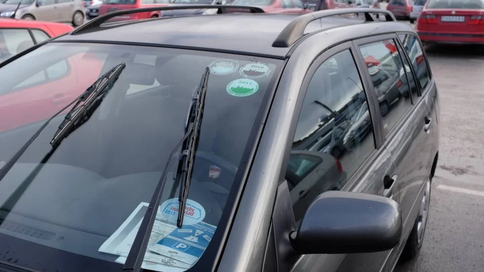 Avgift. Trots handlarnas påtryckningar blir det ingen gratis parkering i Visby under sommarens högsäsong.