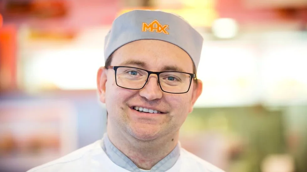 Ungdomsutbildare. Alla ungdomar som är nya på jobbet utbildas till att se helheten och familjeandan.