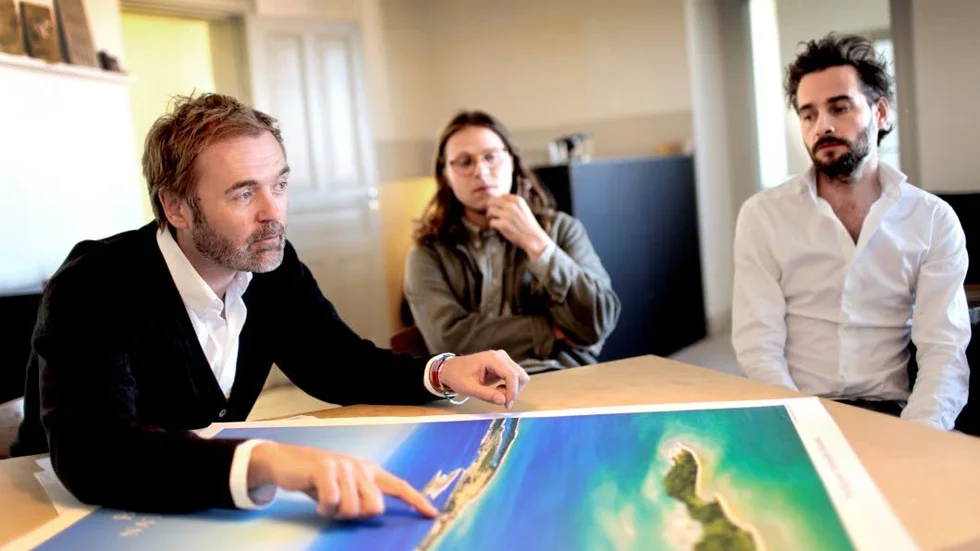 JUBEL. En tjänstemannaskrivelse föreslår att det ska bli läsktillverkningen i Ar på norra Gotland. Joachim Kuylenstierna och Karl Törngren är glada över beskedet.