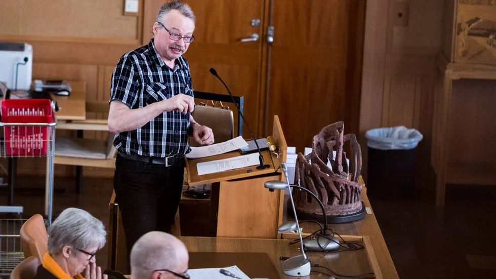 Avtal. Lars Törnman, ordförande i Tekniska verken, talade inför kommunfullmäktige i Kiruna som gäst. Fjärrvärmeavtalet mellan Tekniska verken och LKAB klubbades direkt efter.