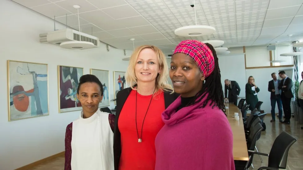 Bra möjlighet. Wedeb Bereket arbetar på halvtid som integrationsassistent på länsstyrelsen, Annika Gåhlin är personalchef på Nyhlén Hugosons, Lindelwa Mettävainio jobbar på Nyhlén Hugosons.