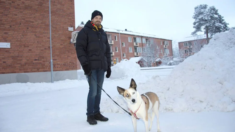 Försämring. Johan Wikström bor efter edeforsgatan och han har på nära håll sett den försämring som skett. Ibland har öppningarna mellan husen ner till Vretvägen inte hållits upp och vid sidan om nedfarten har stora högar bildats när snön sedan flyttats åt sidan.