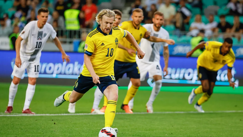 Emil Forsberg slår in straffen som gav Sverige 1–0 mot Slovenien i Nations League-premiären.