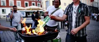 Räddningstjänsten stoppade deras "reklamgrillning"