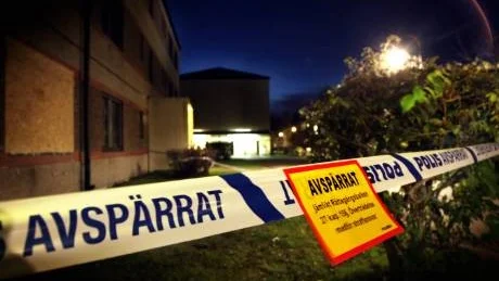Grov mordbrand. Här sattes lägenheten i brand mitt i natten. Nu sitter två män anhållna misstänkta för inblandning.ARKIVBILD: HENRIK RADHE