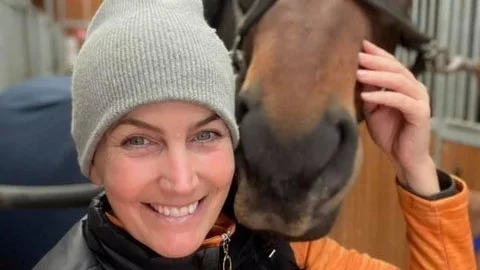 Josefine Esperansa har startat en insamling för att transportera foder till hästar i Butja.