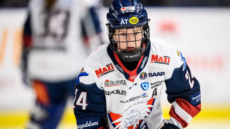 Sydney Brodt uppvaktas av Luleå.