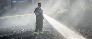 Nu är det sluteldat igen – räddningstjänsten avråder: "Risken för gräsbrand är just nu stor"