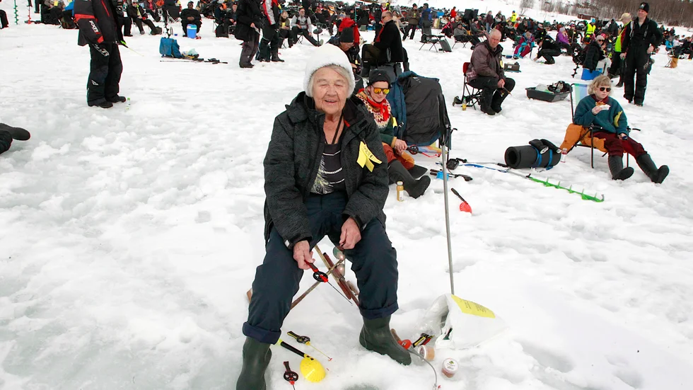Valborg Lestander som just ska fylla 90 år beskrivs som familjens storfiskare även om både barn och barnbarn fått intresse för fiske. "Det här är ro för själen"