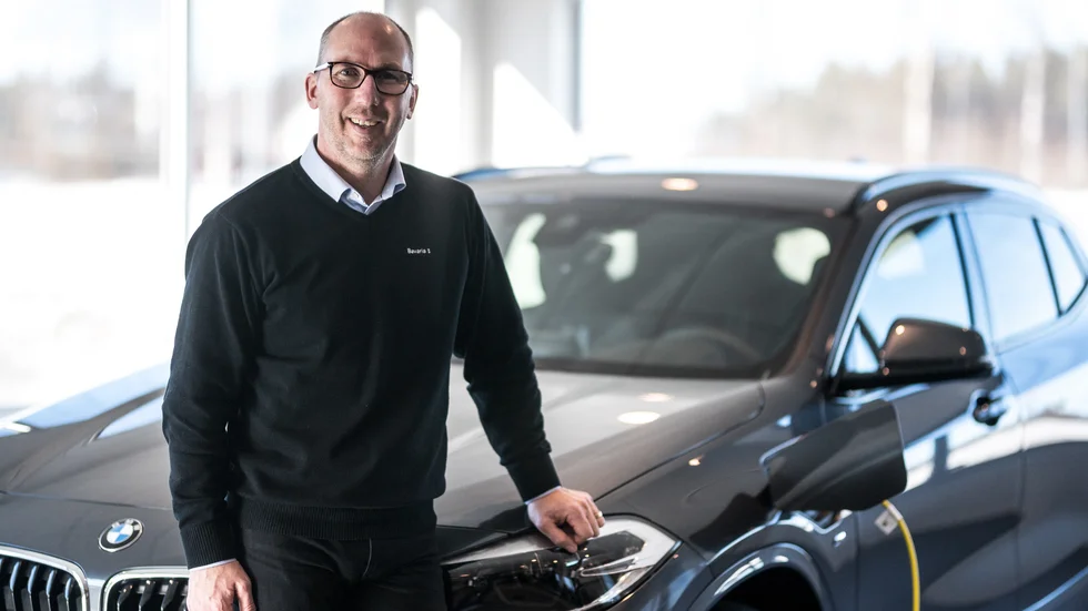 "BMW är en tillverkare som tänker på hållbarhet i hela kedjan, från ax till limpa", säger Mikael Lindgren på Bavaria i Skellefteå.