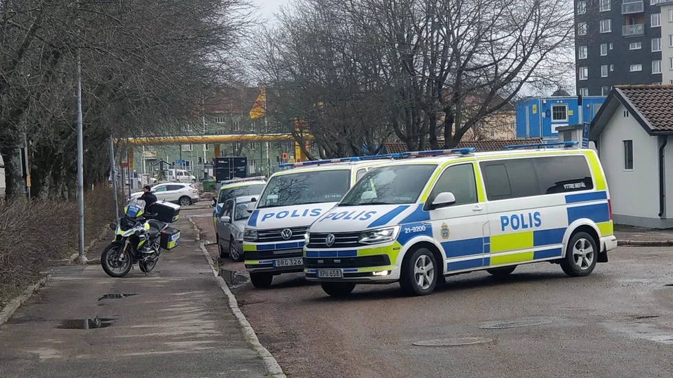 Polisen grep knivmannen efter flera timmars sökande.