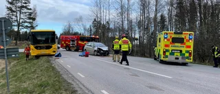 Trafikolycka på väg 272 - buss och personbil krockade