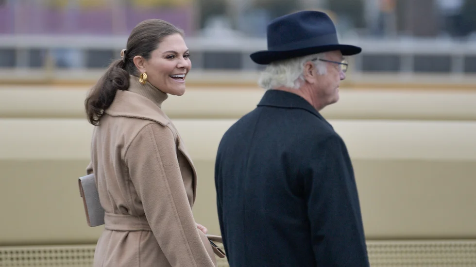 Kung Carl Gustaf och kronprinsessan Victoria. Bilden togs i samband med invigningen av Slussbron.