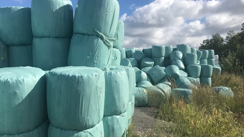NMT har tidigare uppgett att säckarna innehåller papper, plast och trä.
