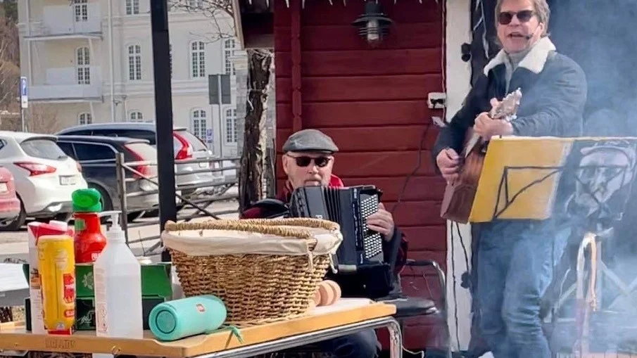 Gunnar Westergren och Ivar Johansson bjöd på en vårinspirerad reportoar med folkmusik, visor och allsång.