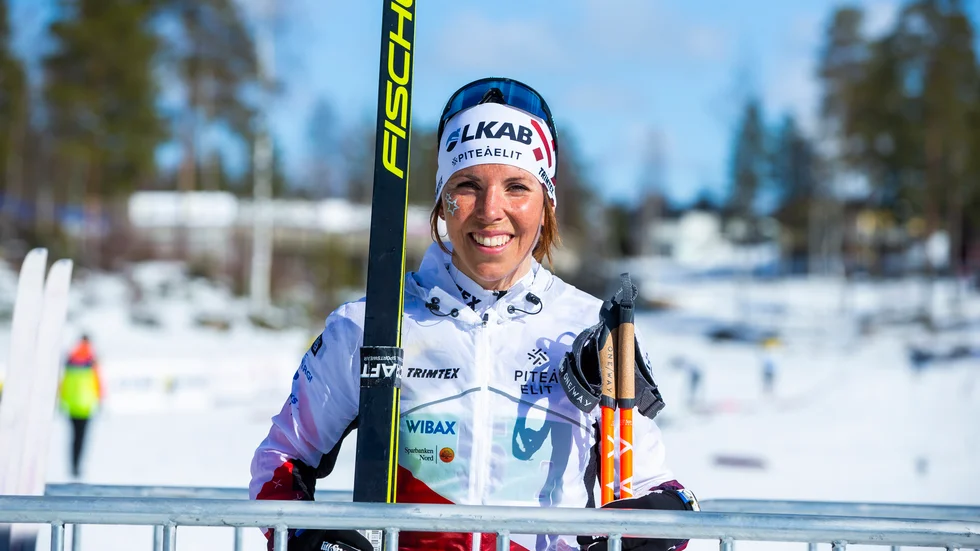Nytt träningsläger väntar Charlotte Kalla och de andra landslagsåkarna.