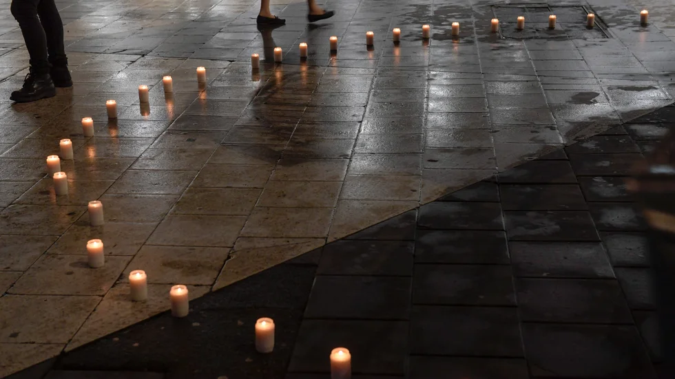 Manifestation på Sergels torg i Stockholm i samband med minnet av Kristallnatten i Tyskland, natten mellan den 9 och 10 november 1938.
