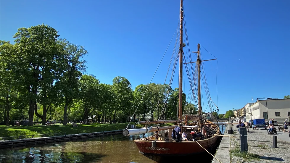 Sunbeams hemmahamn är Uppsala. Nu är hon tillbaka och ska gå som utflyktsbåt till Wiks slott kommande vecka.