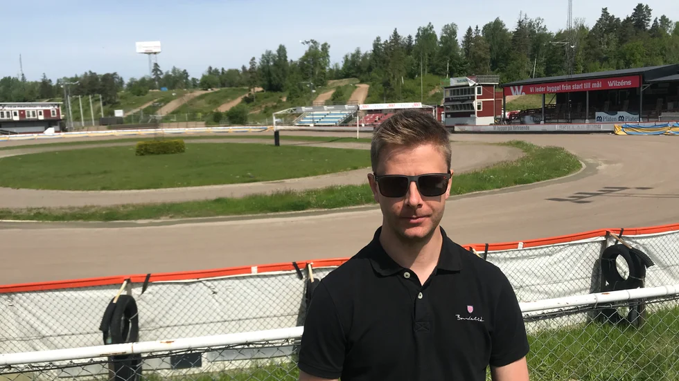 Daniel Davidsson välkomnar till en ny säsong på RMV skog arena, Duntebergets speedwayoval. Det är mycket att göra inför premiär, bland annat utanför banan för publikåtgärder. Davidsson berättar som gäst i veckans Sportsnack.