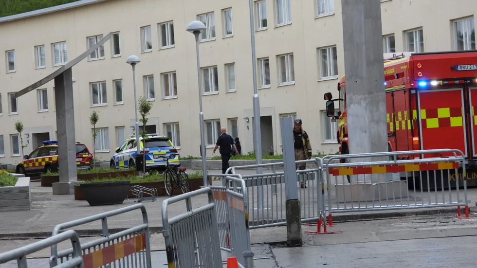Larmet om en befarad brand kom strax innan klockan 19 på måndagen.