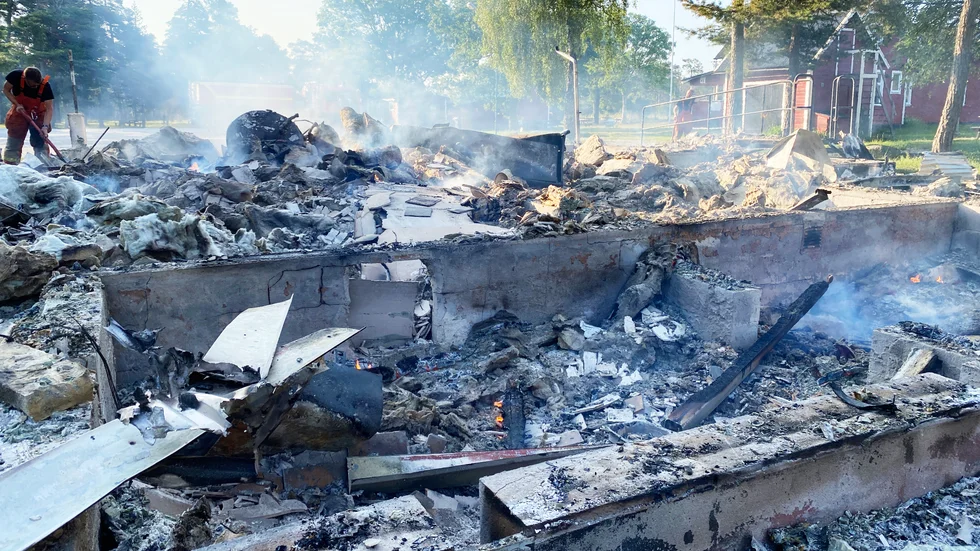 I somras totalförstördes VOK-stugans omklädningsrum i en brand. 