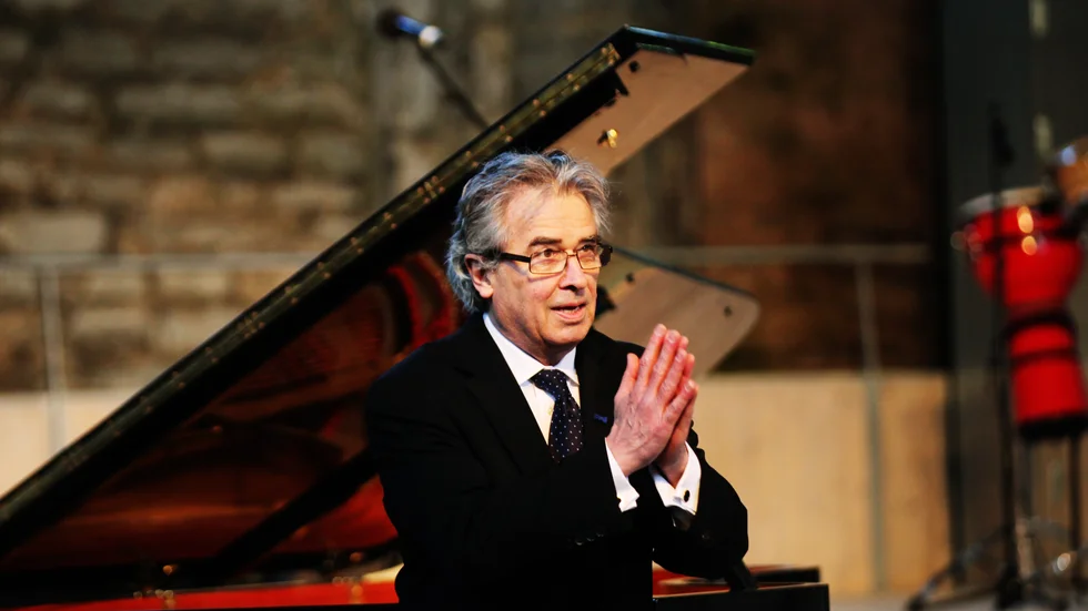 Staffan Scheja bjuder på en pianoafton i Dalhems kyrka med sena, avklarnade verk av Beethoven, Stenhammar och Schubert