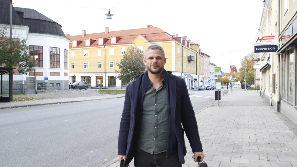 Svante Ekberg, lokalradioreportern som är i ropet efter sin dokumentär om kompisen Johans svåra sjukdom.