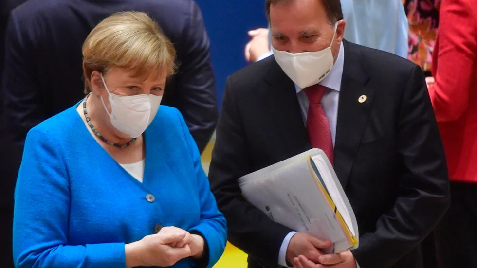 Tysklands förbundskansler Angela Merkel och statsminister Stefan Löfven vid ett av fjolårets EU-toppmöten. Nu kan båda göra sin sista toppträff på EU-nivå när stats- och regeringscheferna samlas i Bryssel under torsdagen och fredagen. Arkivbild.