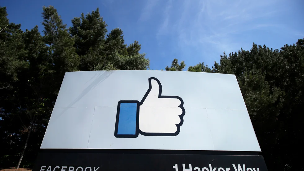 Tumme upp för nytt namn? Arkivbild från Facebooks högkvarter i Menlo Park, Kalifornien.