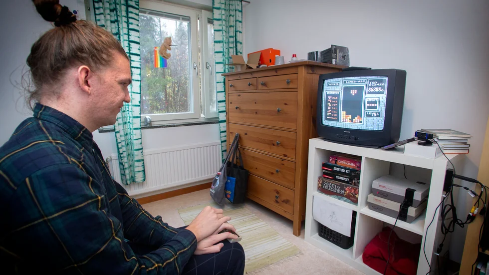 Martin Enkvist spelar VM i Tetris på söndag. Matcherna funkar så att de två som möts streamar sina spel samtidigt som en tredje part slår ihop streamarna och kommenterar.