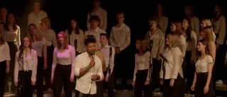 Se igen: John Lundvik och Katrineholms musikklasser bjöd på konsert
