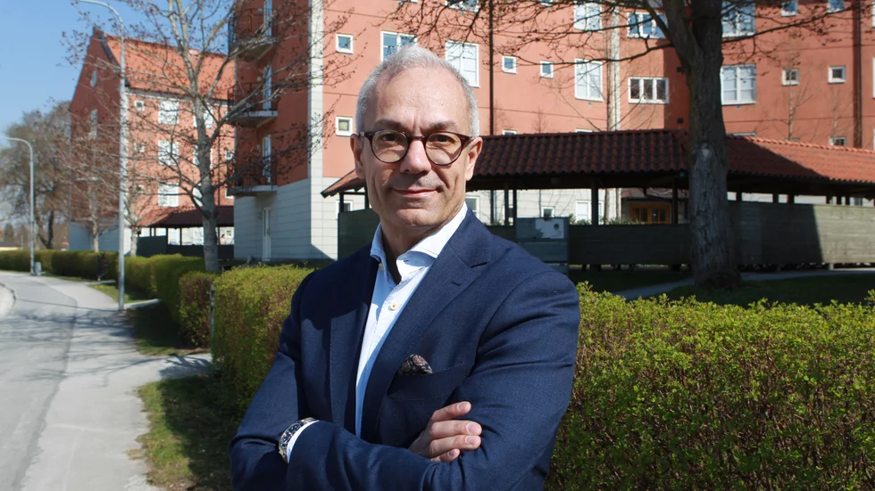 Enligt Arturo Arques, privatekonom på Swedbank, har det byggts alldeles för lite och han vill nu se politiska krafttag för att fler ska ha råd att bo.