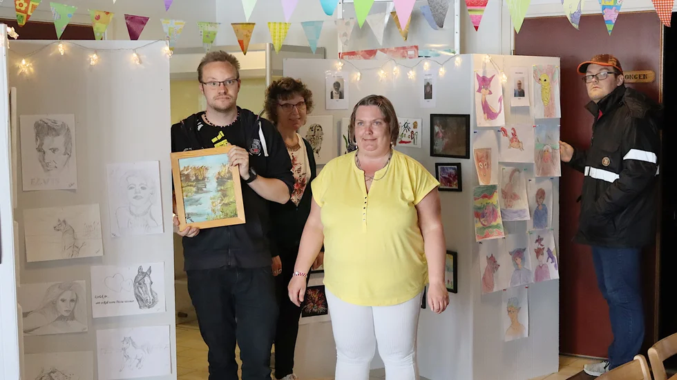 För pryddes väggarna av alla tavlor och teckningar. Nu har Anton Elvingsson, Cecilia Nilsson, Ann-Sofie Karlsson, Martin Persson och deras kollegor inom den dagliga verksamheten gjort en utställning som de hoppas få visa för allmänheten.