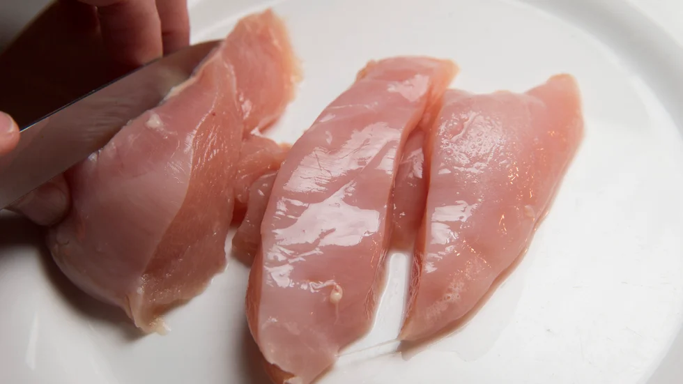 Kycklingkött utan salmonellagaranti får inte säljas i Sverige. Arkivbild.