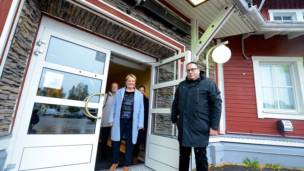 Vid landshövdingens besök i Överkalix närvarade förutom blivande kommunalrådet Niclas Hökfors (S) nuvarande kommunalrådet Anne Jakobsson och 