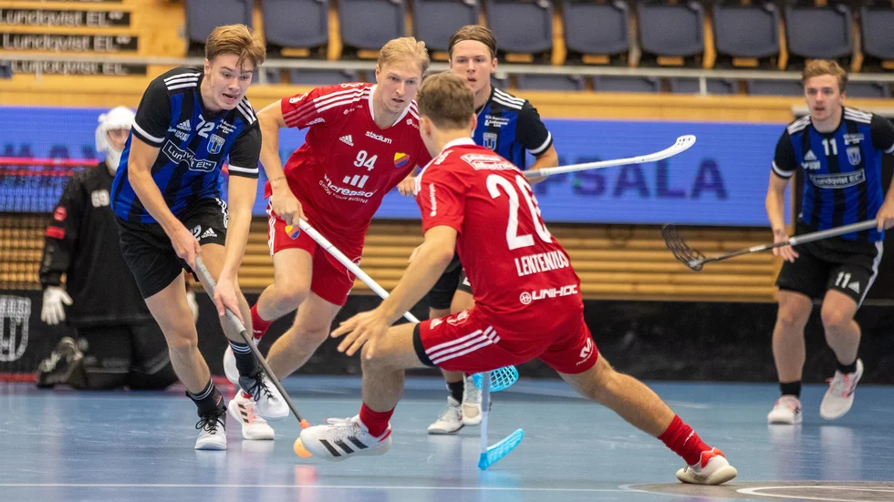 Sirius Emil Eriksson i full fartmot Djurgården. Eriksson hade en fin premiärafton med två mål och en framspelning.