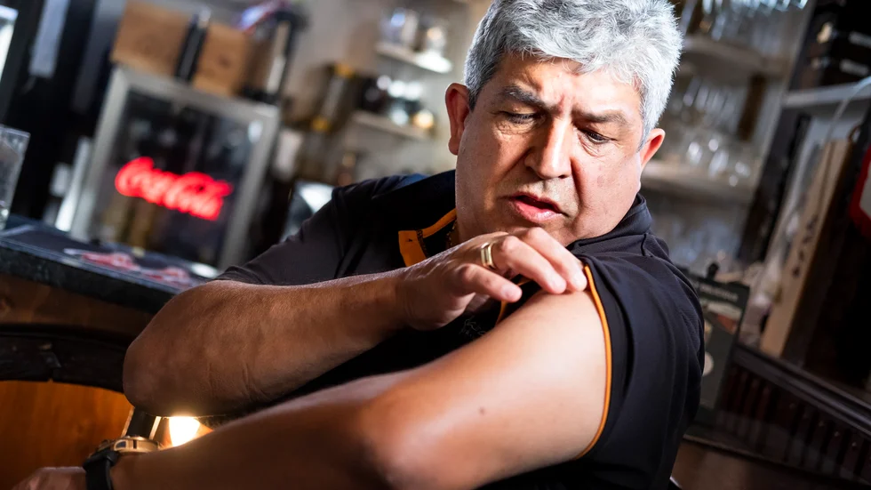 "Jag kommer att ta den andra sprutan också. Det känns självklart. Det här vaccinet har man tagit fram för att rädda oss människor", säger Manuel Paez.