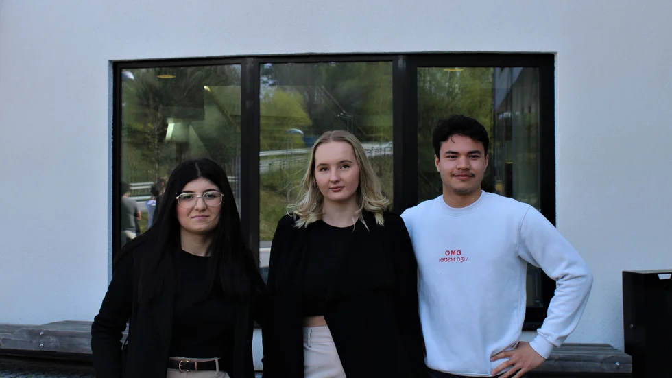 Majane Mahmoud, Linn Nyström och Junior Berglund känner besvikelse över studenten.